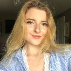 Meet your Posher, Olivia